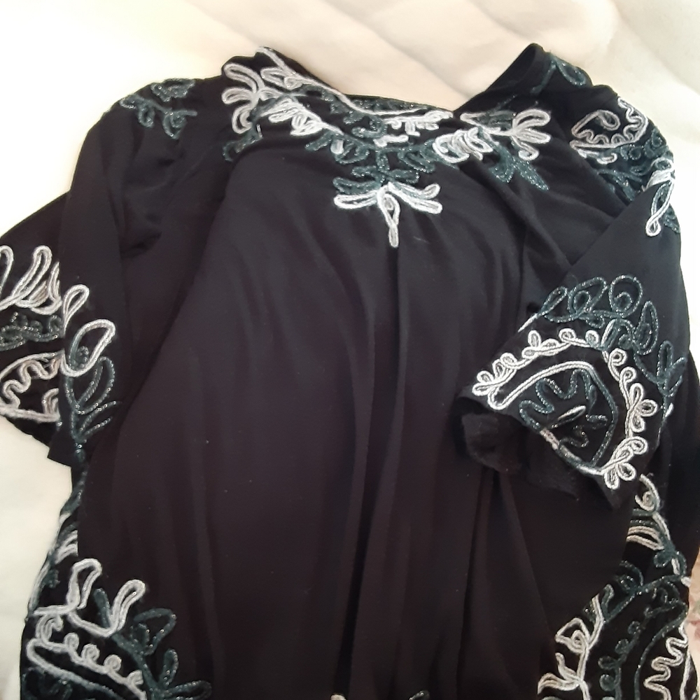 Black sweater with white and black 3x
